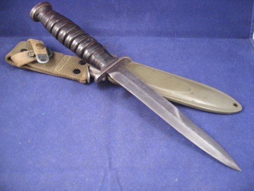 5a64e8bdf236c_RareTwiceMarkedUticaU.S.M3TrenchKnifewithCorrectM8Scabbard_1.thumb.jpg.2a02628aff806024a8acbcf529b6ac53.jpg